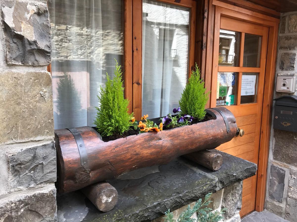 Hostal Ezkaurre Isaba Extérieur photo